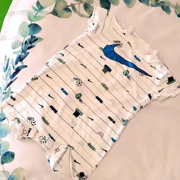 Nike Rompers - Picture 2 of 4